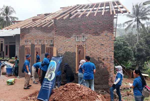 ASDP Gelar Kegiatan Volunteer Bedah Rumah Tak Layak Huni di Lampung Selatan