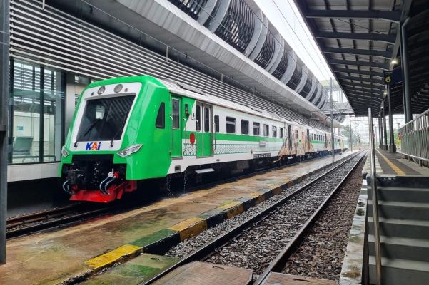 KA BIAS, Antarkan Masyarakat Menuju Bandara Adi Sumarmo Solo